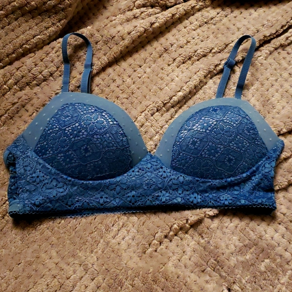 Blue wireless VS bra